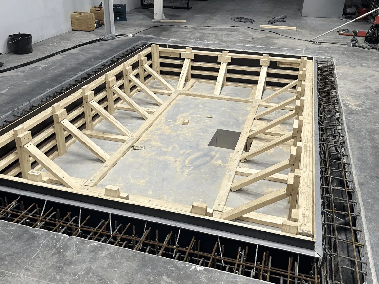 Betongformning och armering