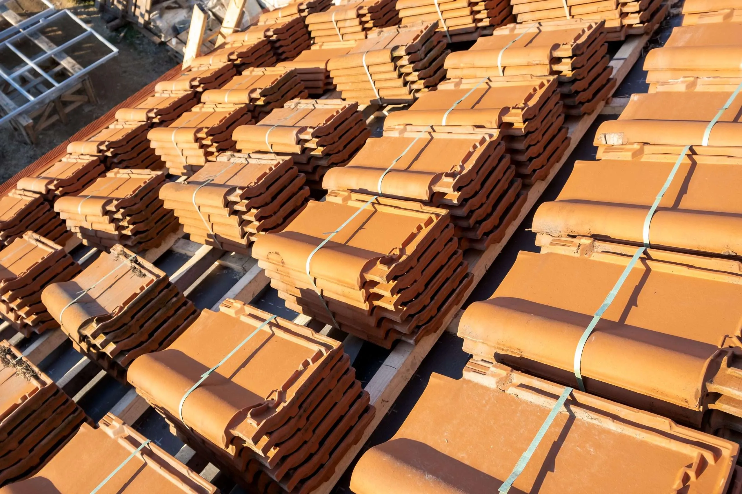 Takpannor förberedda för takläggning